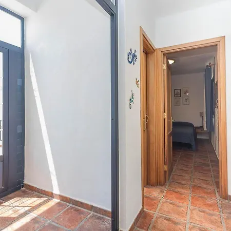 Lightbooking La Graciosa * 칼레타 데 세보