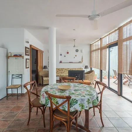 Lightbooking La Graciosa 칼레타 데 세보