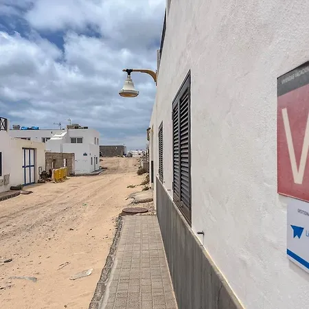 Lightbooking La Graciosa *